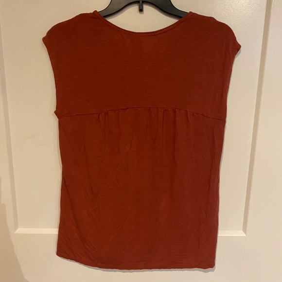 Knox Rose rusty burgundy top - Picture 2 of 2